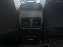 Cargar imagen en el visor de la galería, Toyota Corolla Hybrid XEI Modelo 2025
