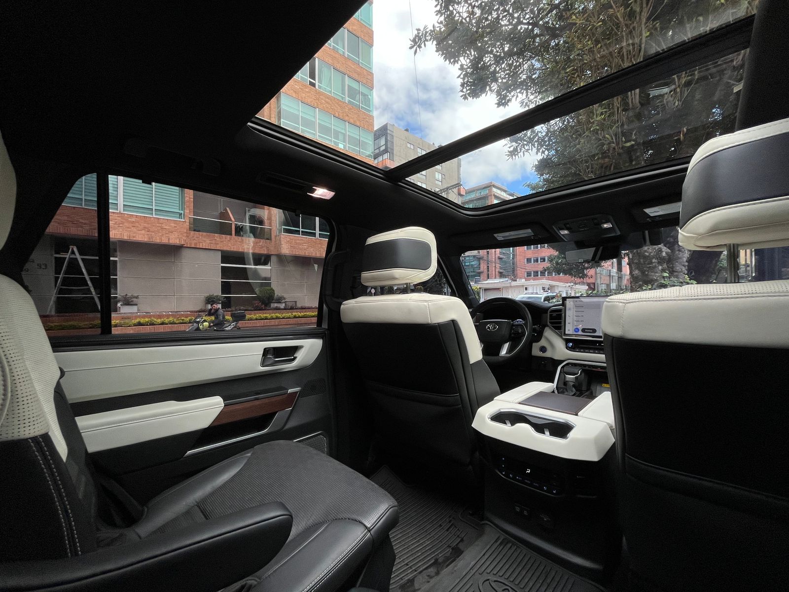 Toyota Sequoia Capstone Modelo 2024 - Autos 93