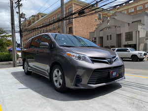 Toyota Sienna LE Modelo 2019