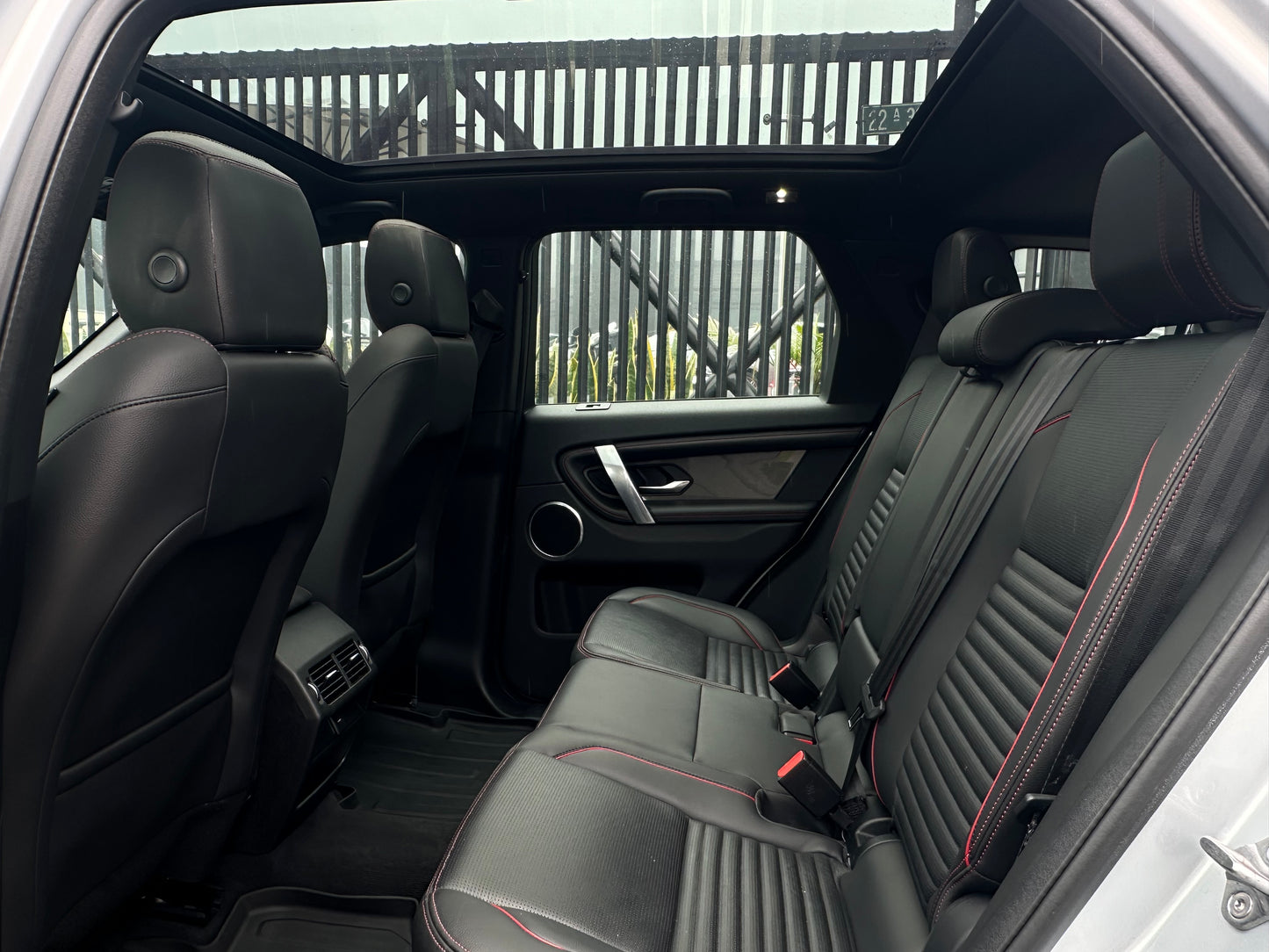 LAND ROVER DISCOVERY SPORT R-DYNAMIC HÍBRIDA (2023)