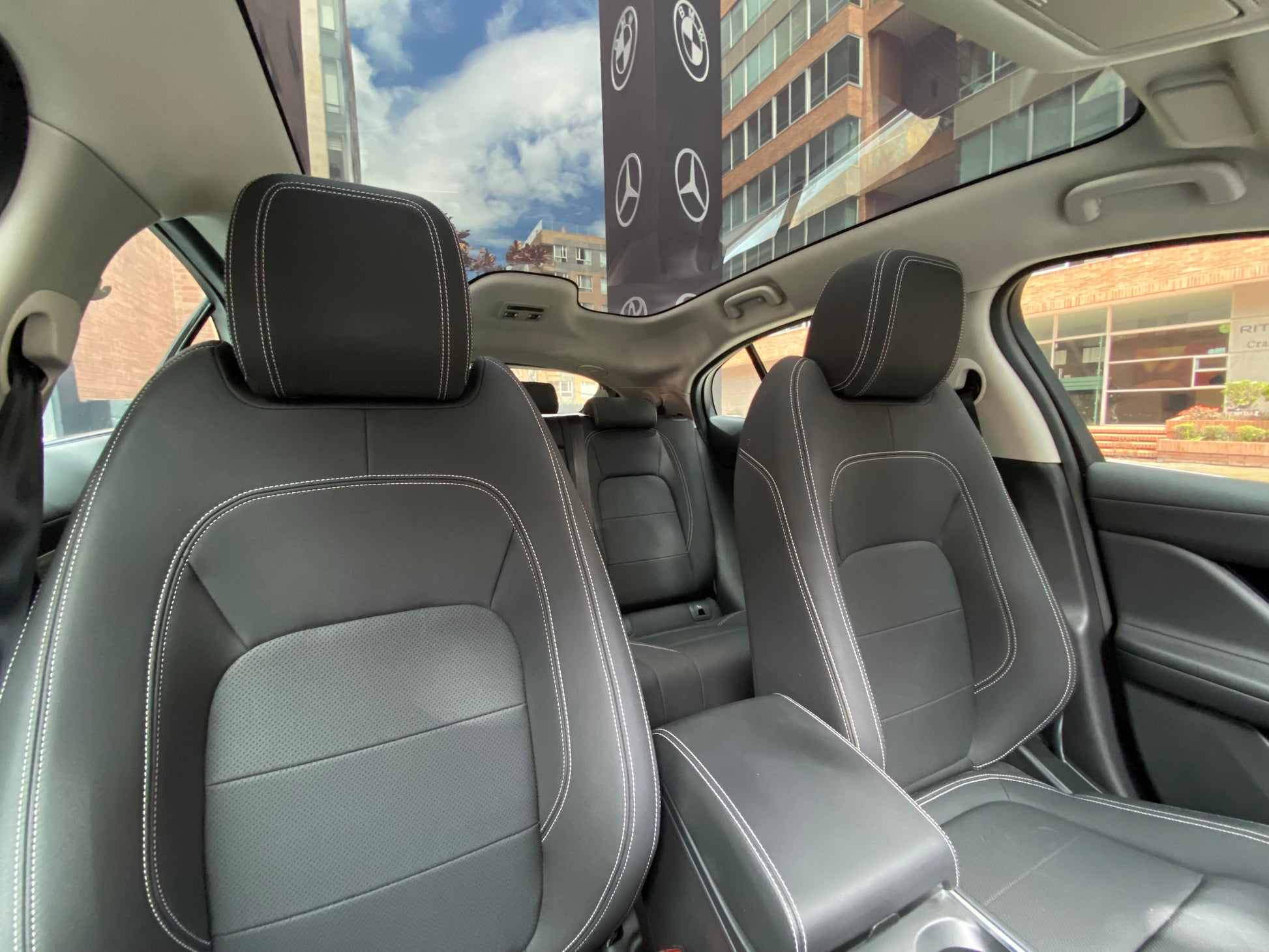 Jaguar I-PACE EV 400S Modelo 2021 - Autos 93