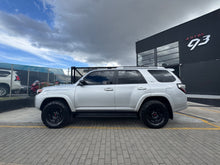 Cargar imagen en el visor de la galería, Toyota 4Runner Blindada Modelo 2023
