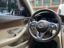 Cargar imagen en el visor de la galería, Mercedes-Benz C200 Modelo 2020
