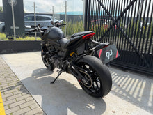 Cargar imagen en el visor de la galería, Ducati Monster Plus Modelo 2022 - Autos 93
