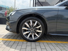 Cargar imagen en el visor de la galería, Audi A4 MHEV - Autos 93
