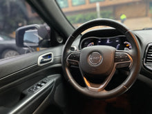 Cargar imagen en el visor de la galería, Jeep Grand Cherokee Laredo Modelo 2019
