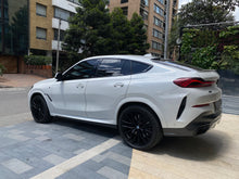 Cargar imagen en el visor de la galería, BMW X6 M50I Blindada Modelo 2023
