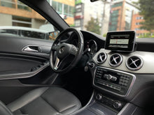 Cargar imagen en el visor de la galería, Mercedes-Benz GLA 200 Modelo 2016
