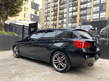 Cargar imagen en el visor de la galería, BMW 120I Paquete M Modelo 2019
