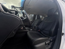 Cargar imagen en el visor de la galería, Toyota Corolla Hybrid XEI Modelo 2025
