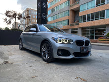 Cargar imagen en el visor de la galería, BMW 120I Paquete M Modelo 2017
