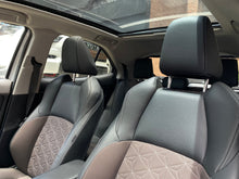 Cargar imagen en el visor de la galería, Toyota Yaris Cross XLS Híbrida Modelo 2023
