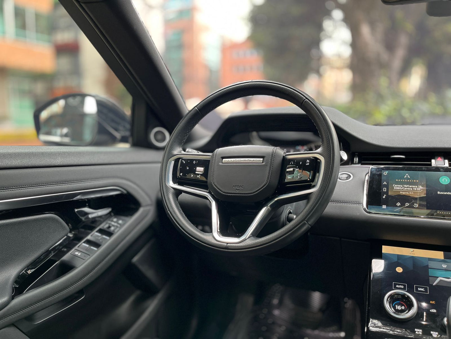 Land Rover Range Rover Evoque R-Dynamic Bronze Modelo 2023