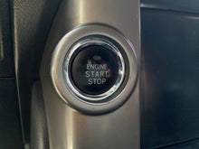 Cargar imagen en el visor de la galería, Toyota Prado TX Blindada Modelo 2013
