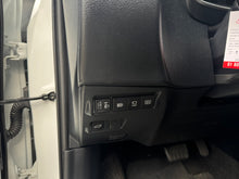 Cargar imagen en el visor de la galería, Toyota Corolla Cross Híbrida SEG Modelo 2026
