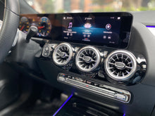 Cargar imagen en el visor de la galería, Mercedes-Benz GLA 200 Modelo 2022
