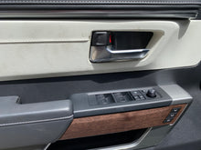 Cargar imagen en el visor de la galería, Toyota Sequoia Capstone Hibrida Modelo 2025
