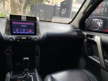 Cargar imagen en el visor de la galería, Toyota Prado TX Blindada Modelo 2013
