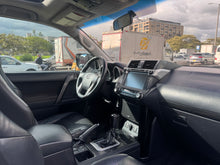 Cargar imagen en el visor de la galería, Toyota Prado TXL Modelo 2014
