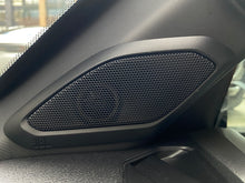 Cargar imagen en el visor de la galería, Toyota Sequoia Capstone Hibrida Blindada Modelo 2024
