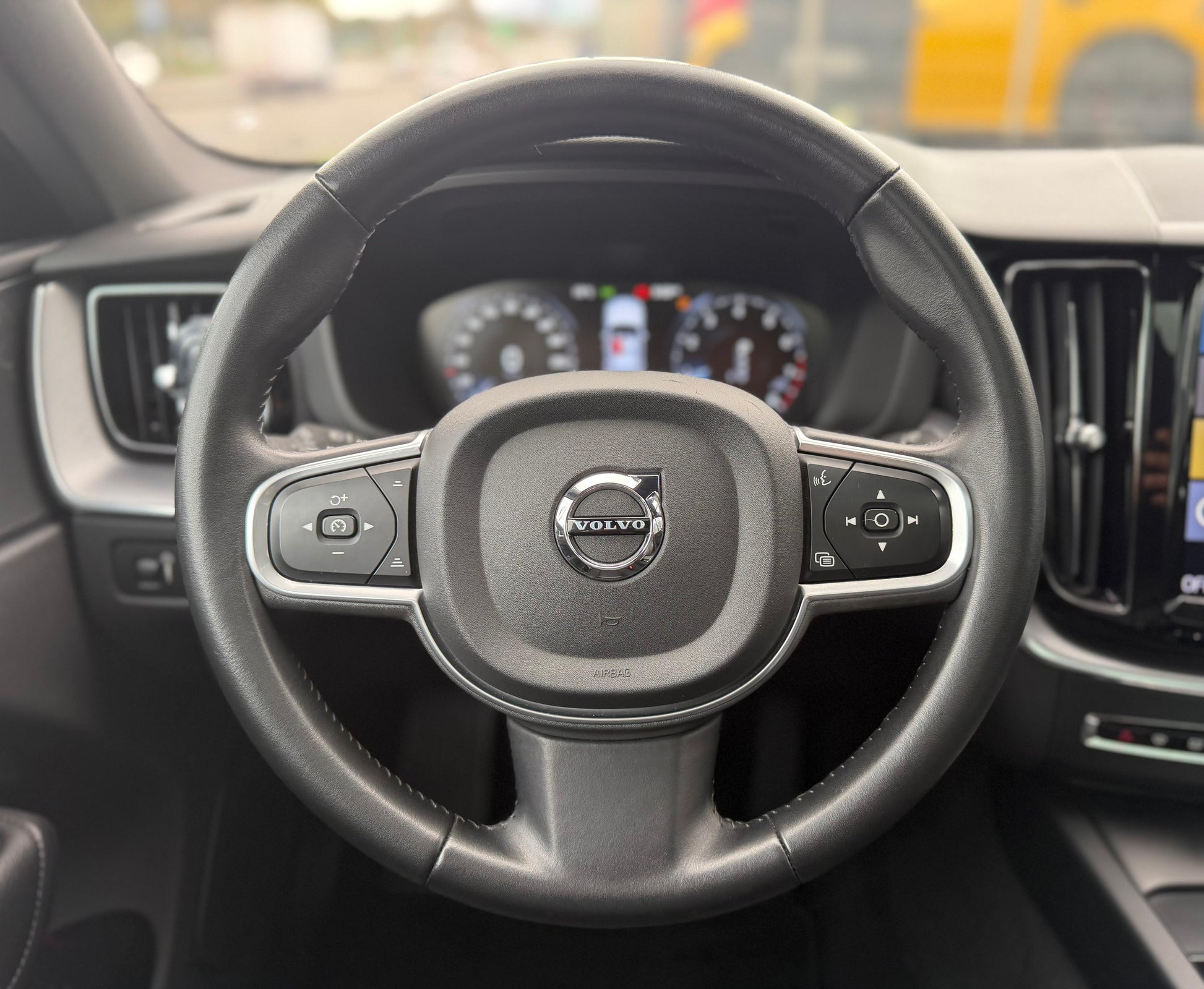 Volvo XC-60 T5 AWD Modelo 2020 - Autos 93