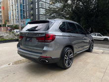 Cargar imagen en el visor de la galería, BMW X5 xDrive50I Modelo 2017
