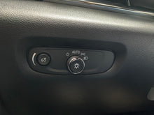 Cargar imagen en el visor de la galería, Chevrolet Traverse RS Modelo 2023
