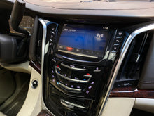 Cargar imagen en el visor de la galería, Cadillac Escalade Modelo 2015
