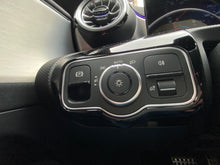 Cargar imagen en el visor de la galería, Mercedes-Benz CLA 200 Modelo 2023
