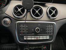 Cargar imagen en el visor de la galería, Mercedes-Benz GLA 200 Modelo 2018
