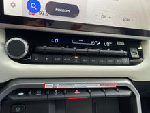 Cargar imagen en el visor de la galería, Toyota Sequoia Capstone Hibrida Modelo 2025
