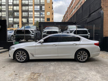 Cargar imagen en el visor de la galería, BMW 520I Modelo 2019

