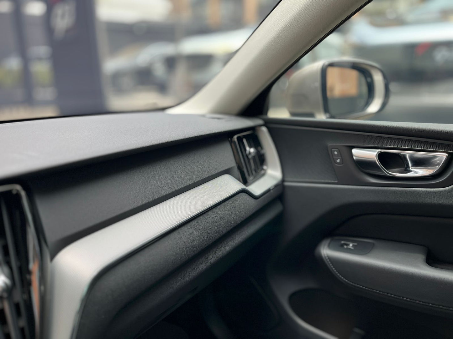Volvo XC60 T8 Recharge Modelo 2025 - Autos 93