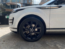 Cargar imagen en el visor de la galería, Land Rover Range Rover Evoque P250S Modelo 2020
