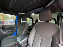 Cargar imagen en el visor de la galería, Jeep Wrangler Sport Modelo 2015
