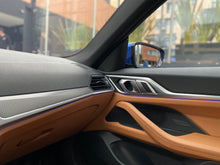 Cargar imagen en el visor de la galería, BMW 420I Paquete M Modelo 2023
