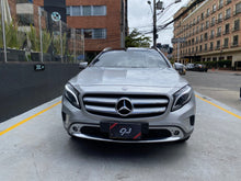 Cargar imagen en el visor de la galería, Mercedes-Benz GLA 200 Modelo 2017
