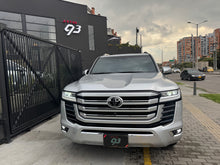Cargar imagen en el visor de la galería, Toyota Land cruiser 300 ZX Modelo 2023
