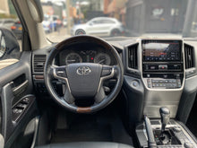 Cargar imagen en el visor de la galería, Toyota Land Cruiser 200 GX-R Modelo 2021

