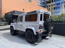 Cargar imagen en el visor de la galería, Land Rover Defender Ninety Modelo 2006
