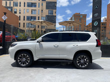 Cargar imagen en el visor de la galería, Toyota Prado TXL Blindada Modelo 2019
