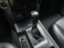 Cargar imagen en el visor de la galería, Toyota Prado TX Blindada Modelo 2013
