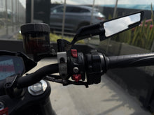 Cargar imagen en el visor de la galería, Ducati Monster Plus Modelo 2022 - Autos 93
