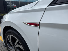 Cargar imagen en el visor de la galería, Volkswagen Jetta GLI Modelo 2023
