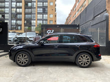 Cargar imagen en el visor de la galería, Porsche Cayenne S Modelo 2017
