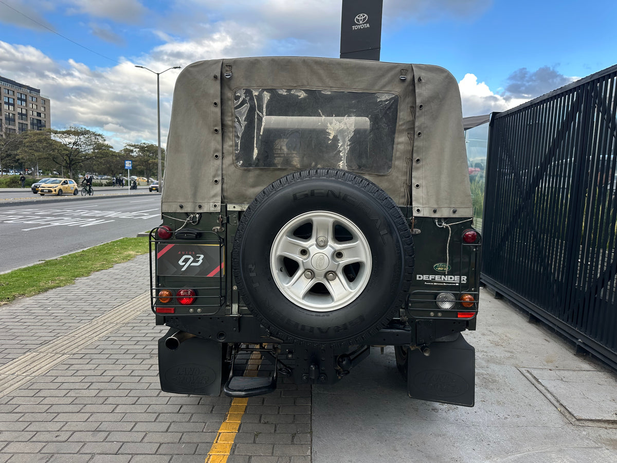 Land Rover Defender HCPU Modelo 2008