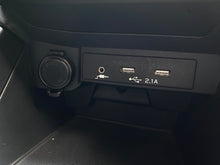 Cargar imagen en el visor de la galería, Subaru WRX Base 6MT Modelo 2022
