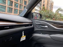 Cargar imagen en el visor de la galería, Cadillac Escalade 600D Modelo 2024
