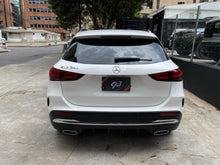 Cargar imagen en el visor de la galería, Mercedes-Benz GLA 200 Modelo 2022

