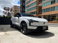 Cargar imagen en el visor de la galería, Volvo EX30 Recharge Plus Modelo 2024
